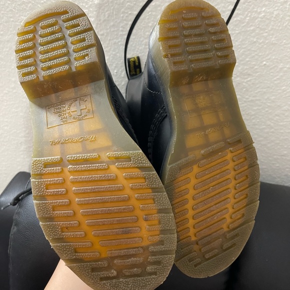 100% AUTHENTIC DR MARTENS SIZE 5!!! - Picture 2 of 8